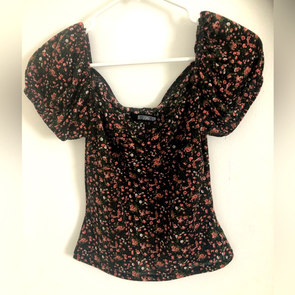 Reformation knit puff sleeve top in black floral